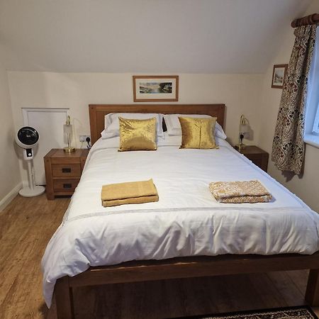 Woodvale Bungalow Little Haven Экстерьер фото